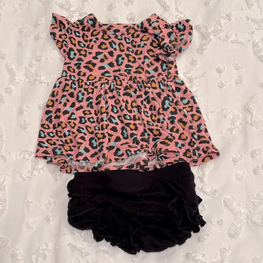 Posh peanut short sleeve dress with ruffled bloomers. 3-6 month